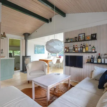 Nice In W/ 2 Bedrooms